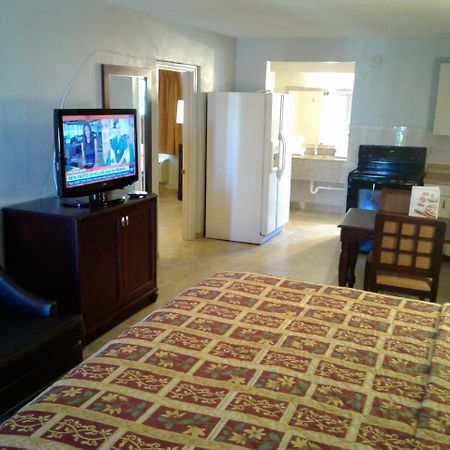 Express Inn & Suites - 5 Miles From St Petersburg Clearwater Airport Extérieur photo