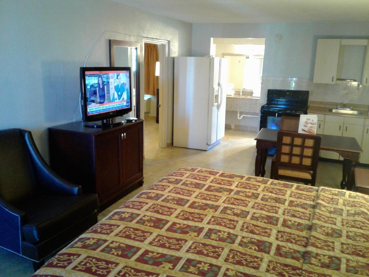 Express Inn & Suites - 5 Miles From St Petersburg Clearwater Airport Extérieur photo