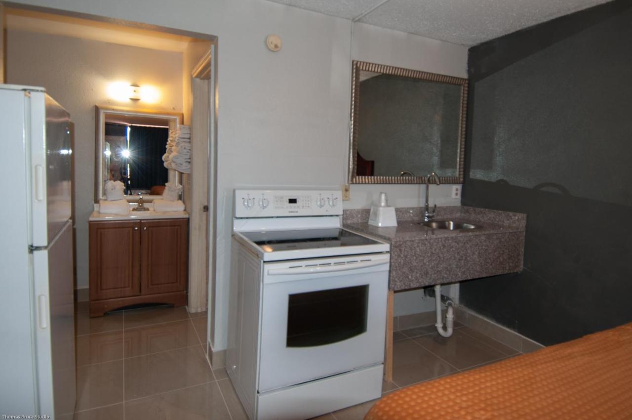 Express Inn & Suites - 5 Miles From St Petersburg Clearwater Airport Extérieur photo