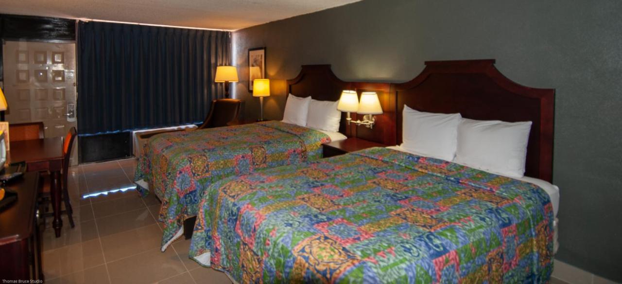 Express Inn & Suites - 5 Miles From St Petersburg Clearwater Airport Extérieur photo