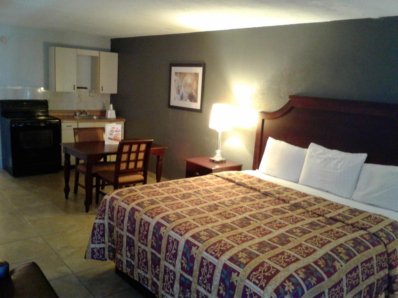 Express Inn & Suites - 5 Miles From St Petersburg Clearwater Airport Extérieur photo