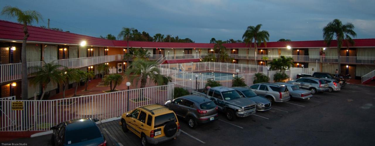 Express Inn & Suites - 5 Miles From St Petersburg Clearwater Airport Extérieur photo